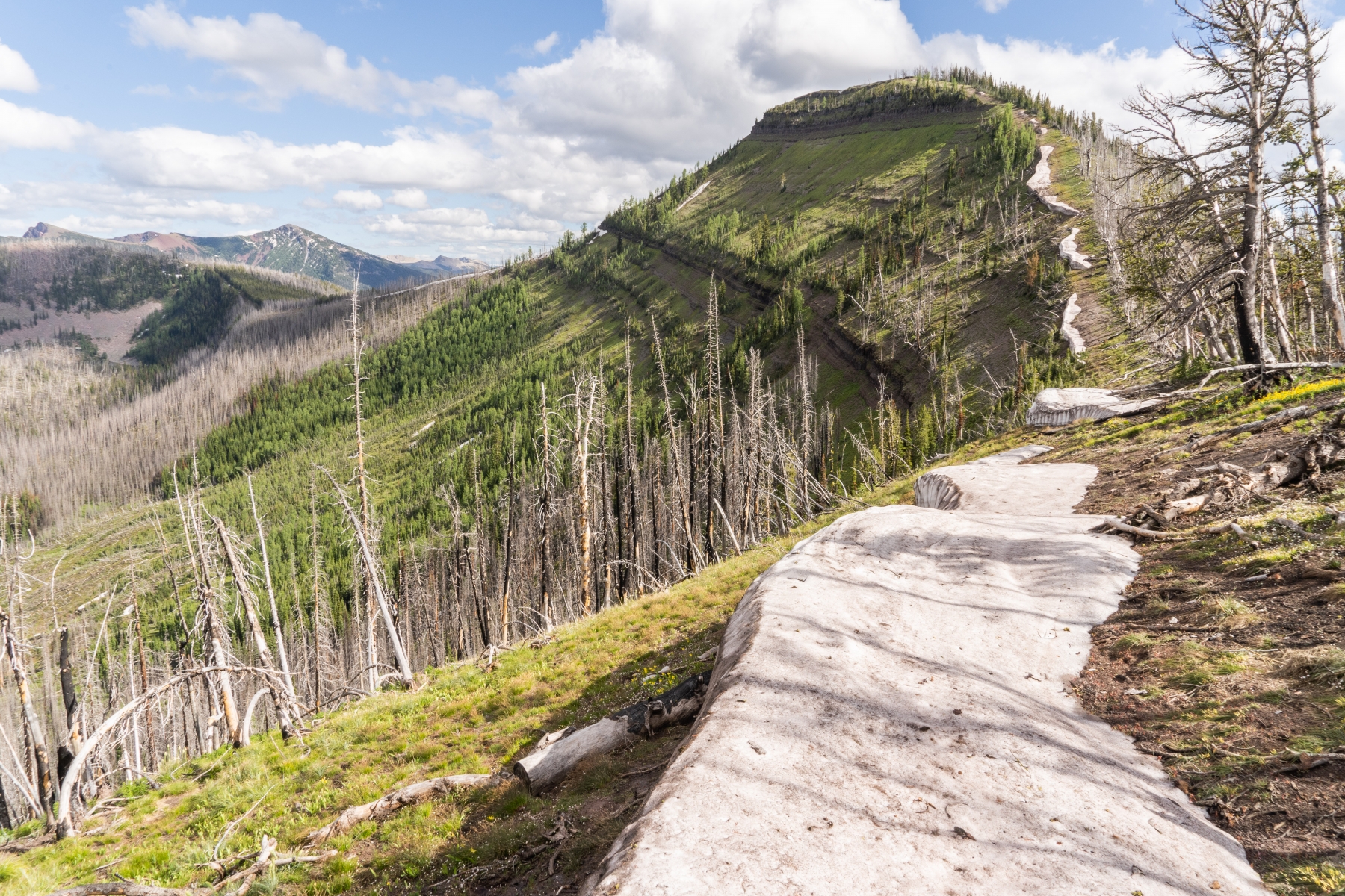 The Chinese Wall In Montana Is A Bucket List Worthy Hike With Epic
